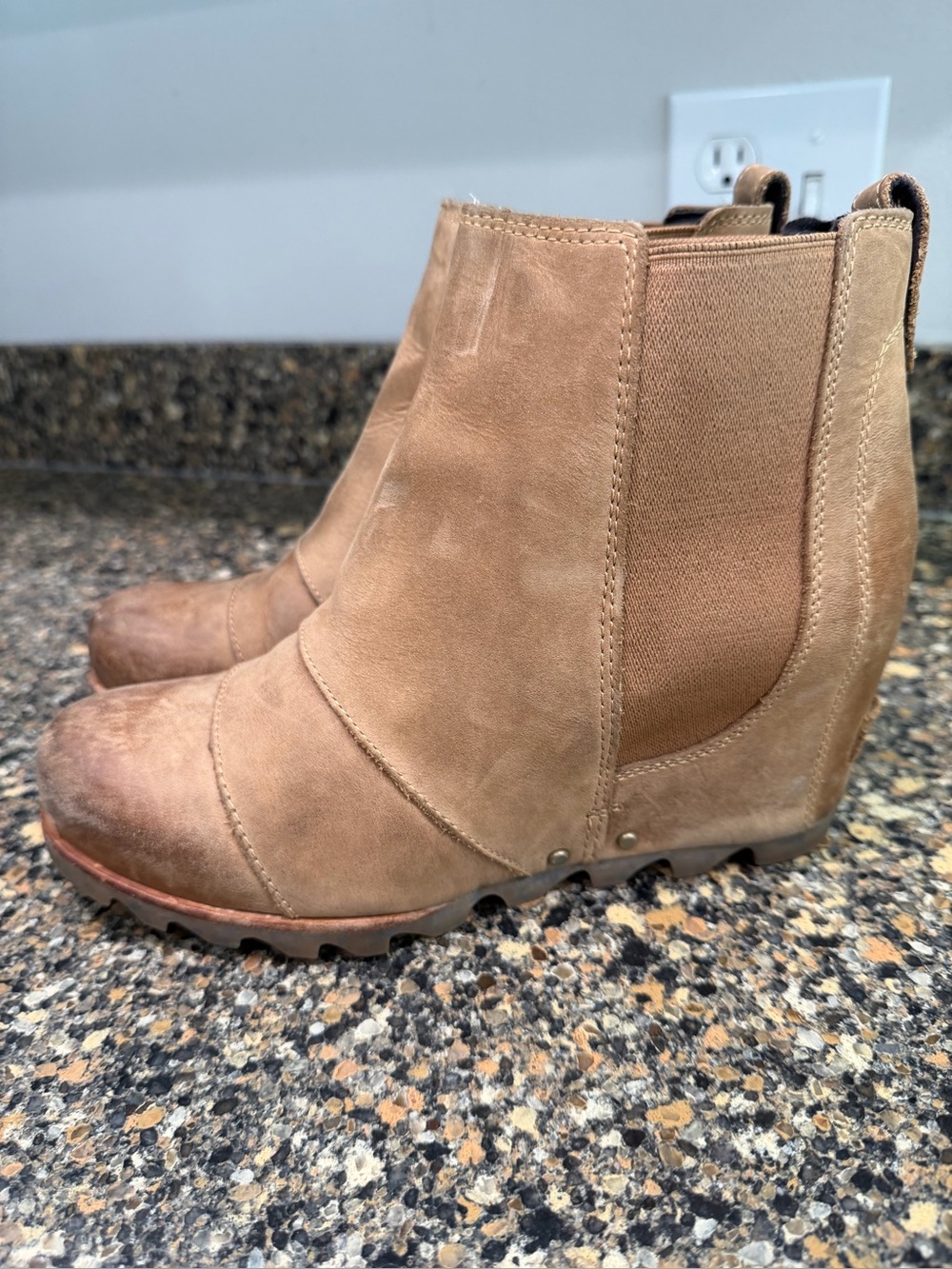 Women's Sorel 8.5 Wedge Ankle Boots in Tan